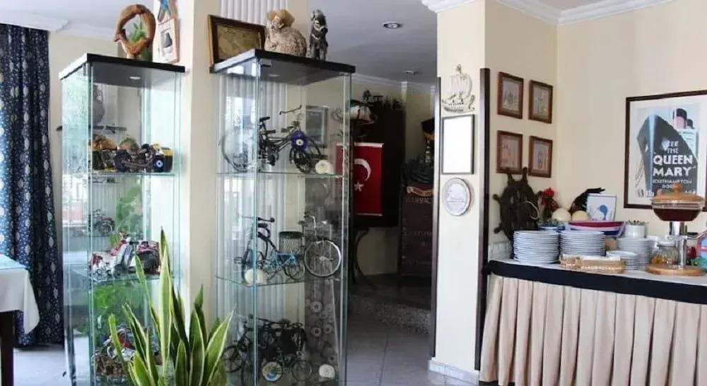 Foca Yali Hotel