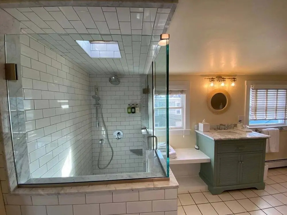 Unique Loft With Rooftop Deck In Downtown Newport - Unit 3 Home