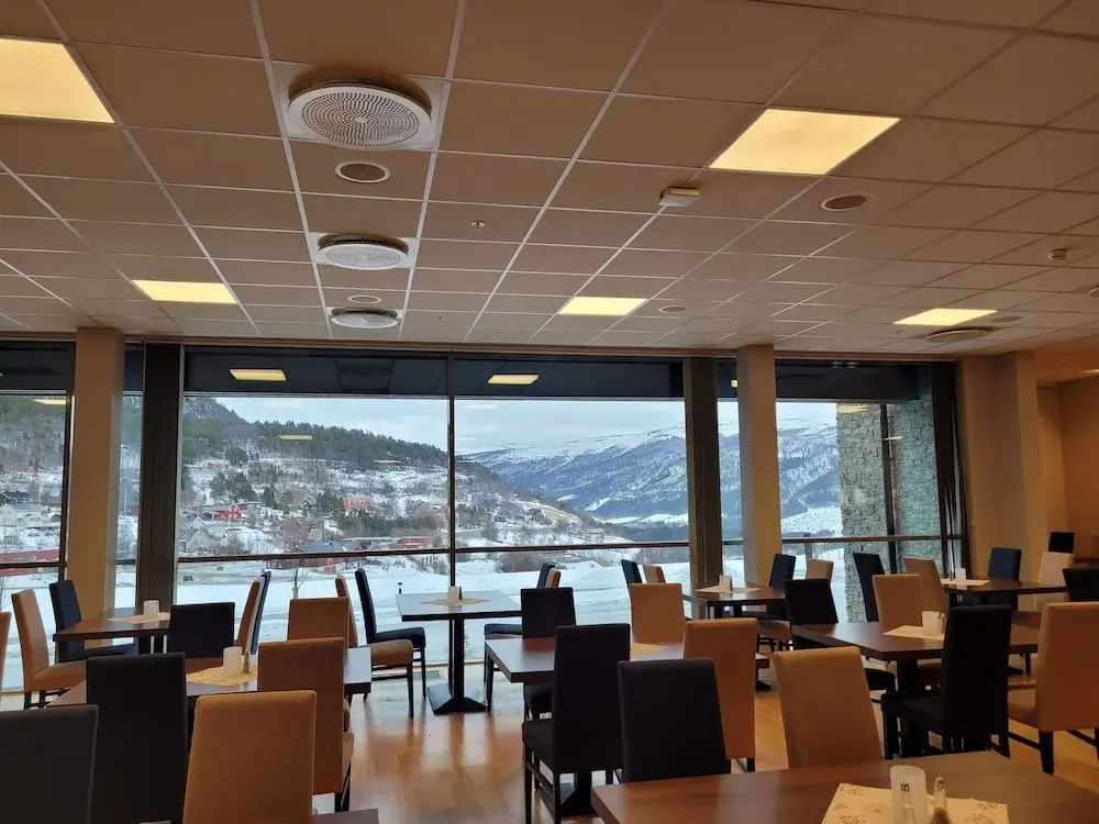 Dombåstun