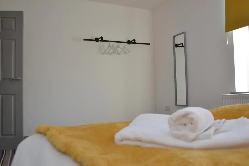 Modern 3 bed home, Sleeps 6, Free Netflix and WIFI