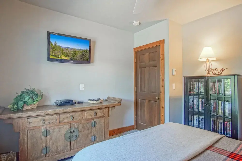 Whistlepunk #18: 4 Bedrooms, 3 Baths