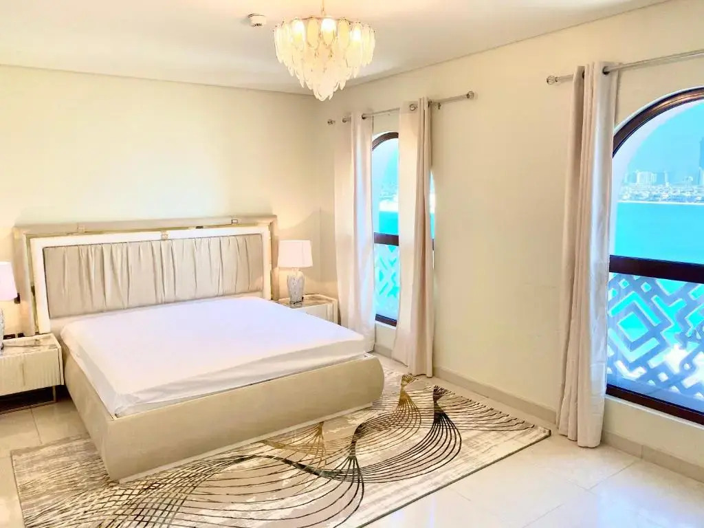 Spacious 4 bd and 2 bd apartments with amazing Sea view
