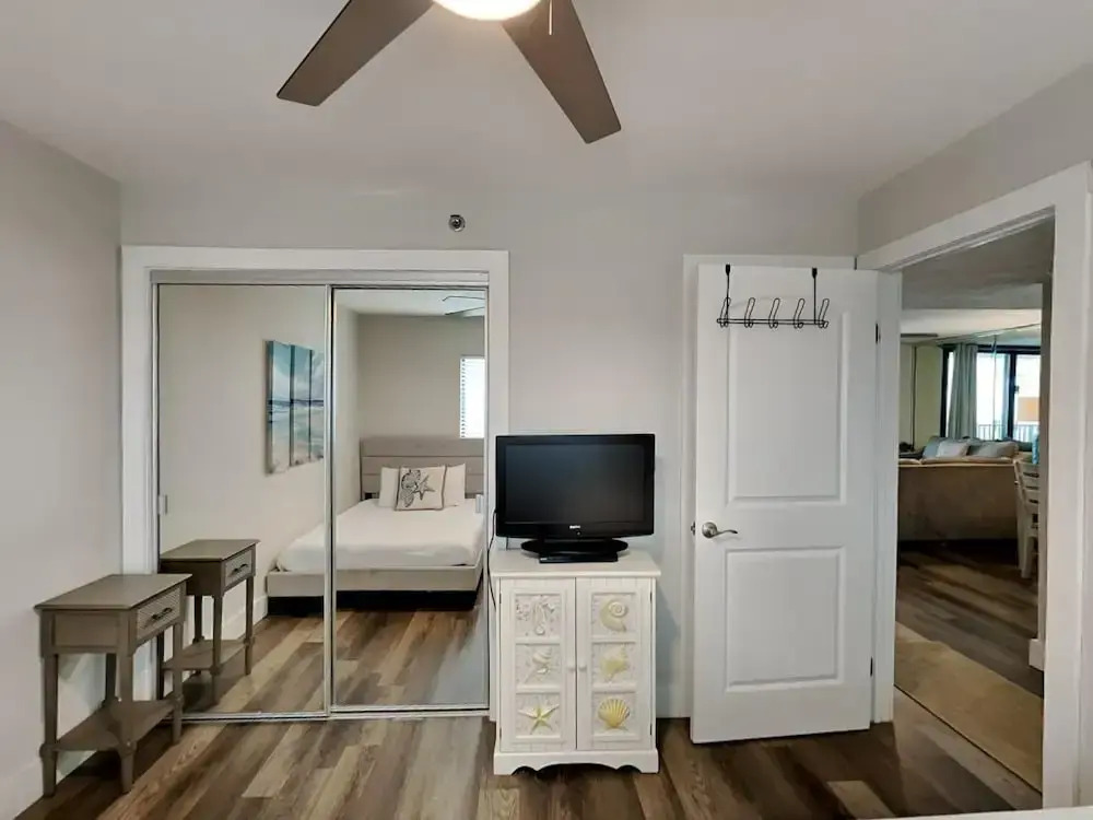 One Seagrove Place 0206