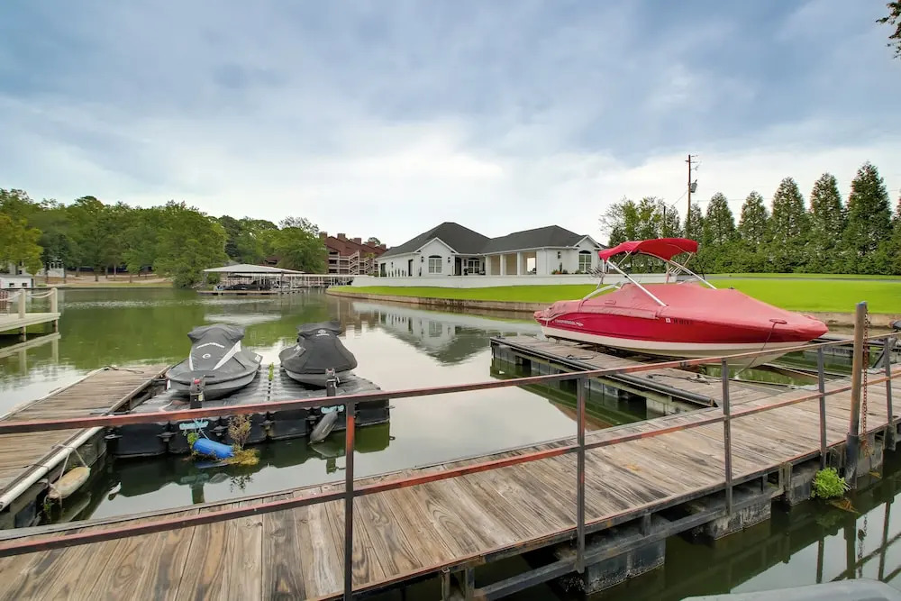 Lakefront Hot Springs Condo w/ Dock Access & Views
