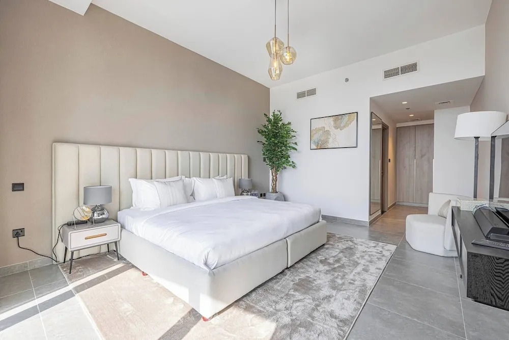 Brand New, Stylish 2br and M, Amazing Marina Views