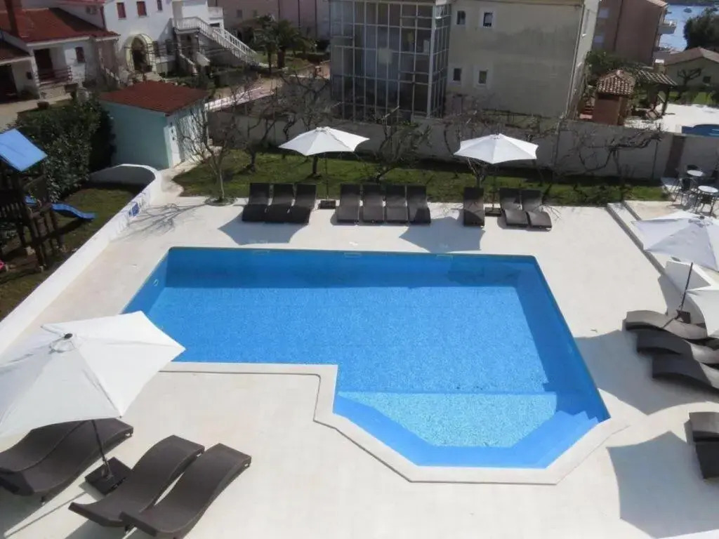 Resindenz Benni 7 mit beheiztem grossem Pool