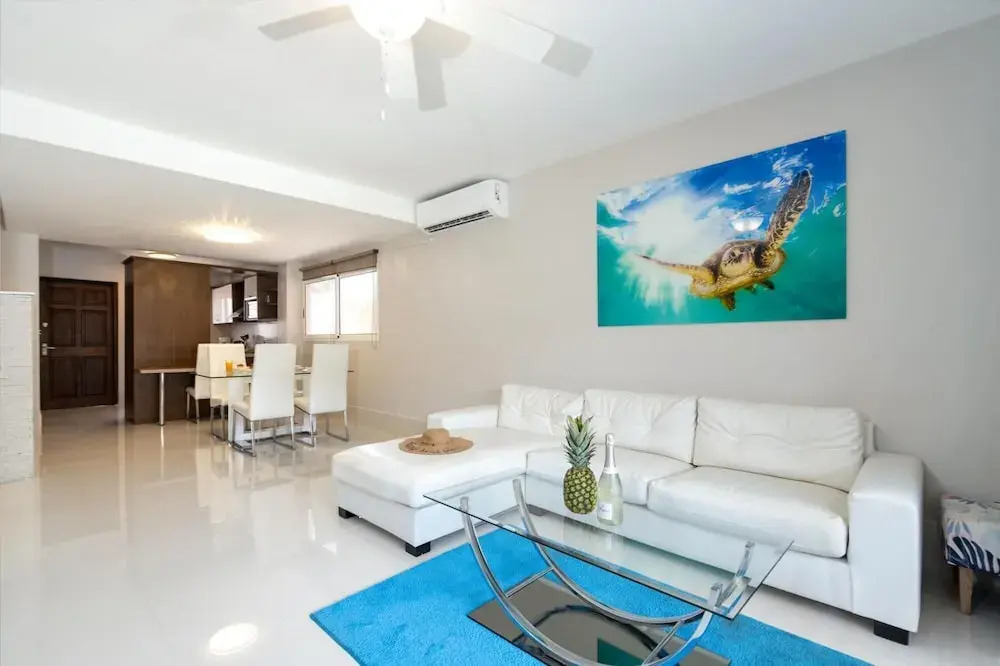 2br2 5BA Townhouse w Pool 3min Walk 2 Eaglebeach