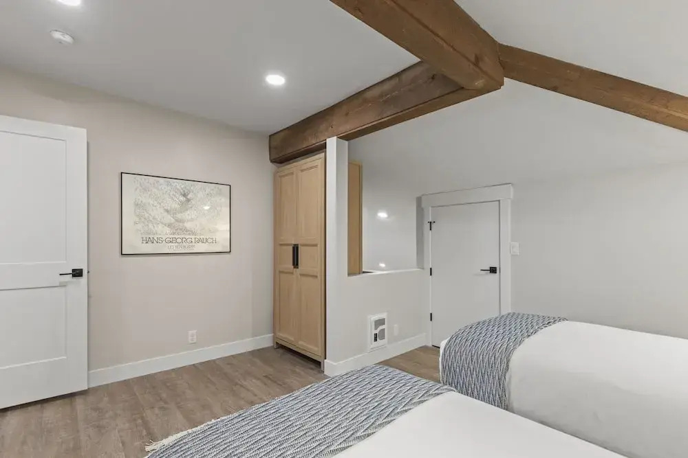 Snow Flower 078 3 Bedroom Condo by RedAwning