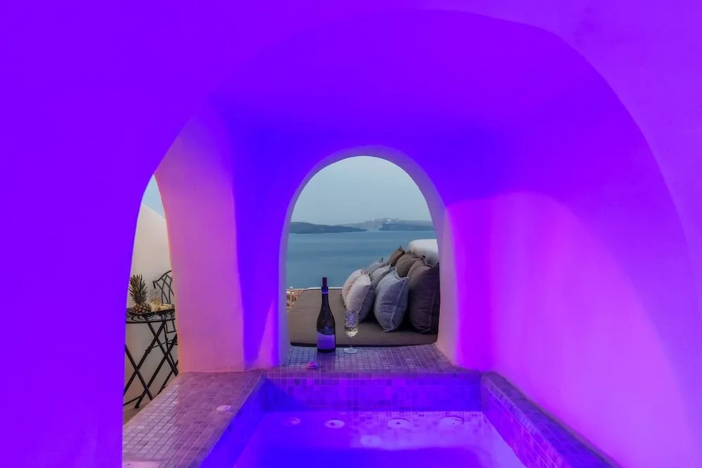 Lunar Sea Suite Hot-tub & Caldera View