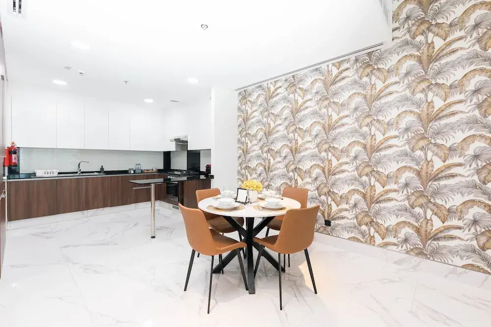 Simply Comfort Vacation Homes Rental Spacious Apts in J One Canal Views Quiet & Central