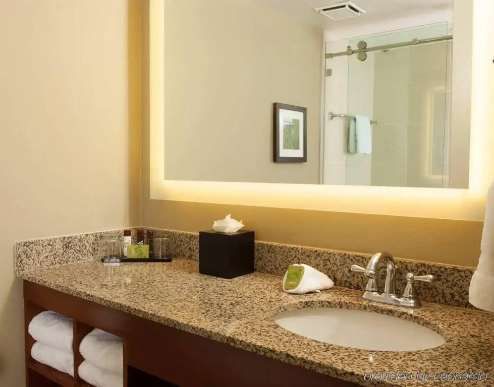 Embassy Suites by Hilton Nashville Airport