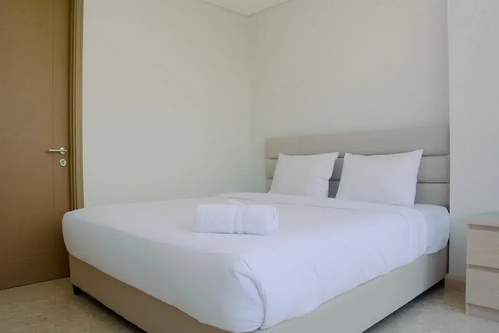 Spacious 3BR Gold Coast Apartment near Shopping PIK Avenue