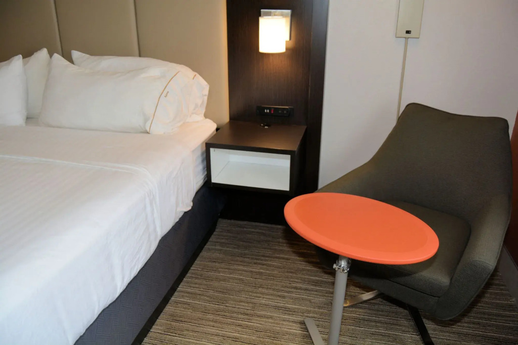 Holiday Inn Express & Suites by IHG
