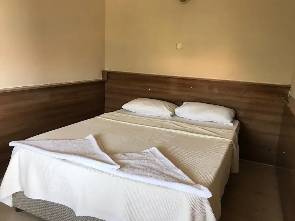 Dolphin Yunus Hotel