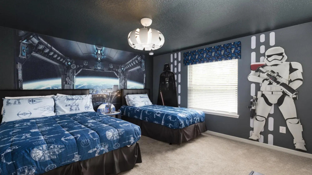 Stunning 9BR Villa w South-facing Pool Near Disney