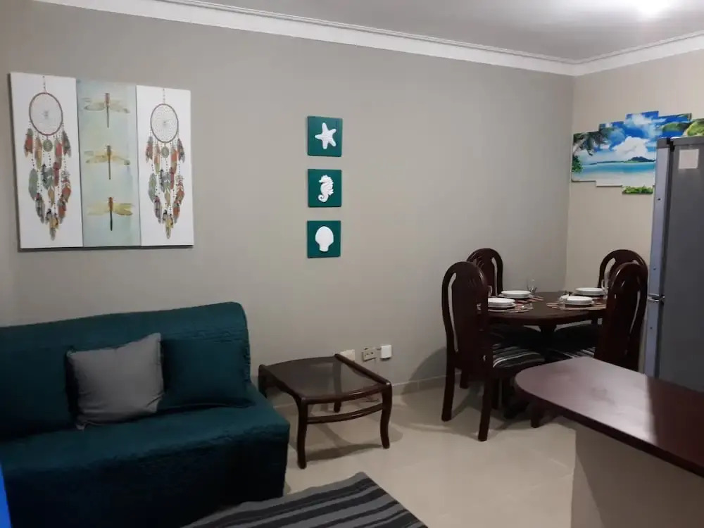 1br 6 Miles to Beaches & Airport w/ Parking/wifi & Hot Water