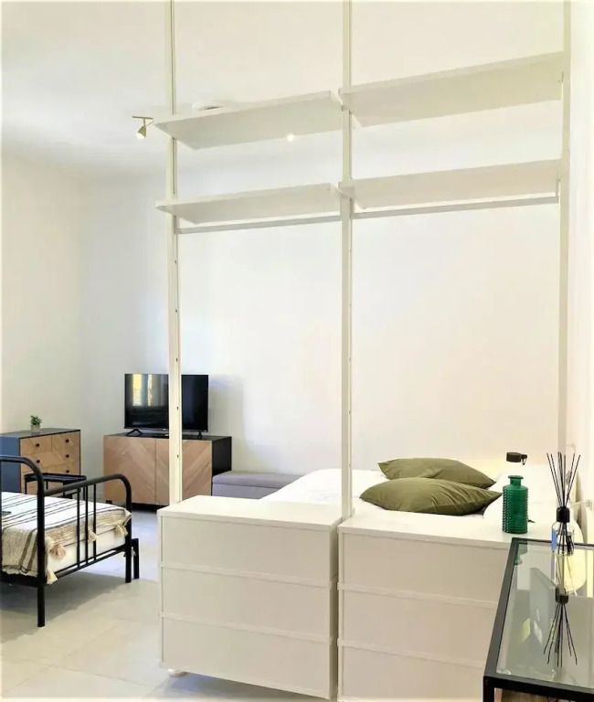Contemporary studio- Ornato 13