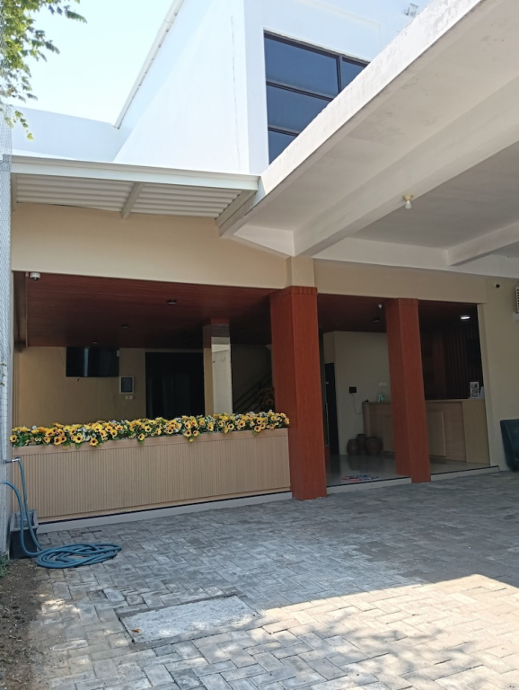 Sunflower Hotel Syariah near Juanda Airport