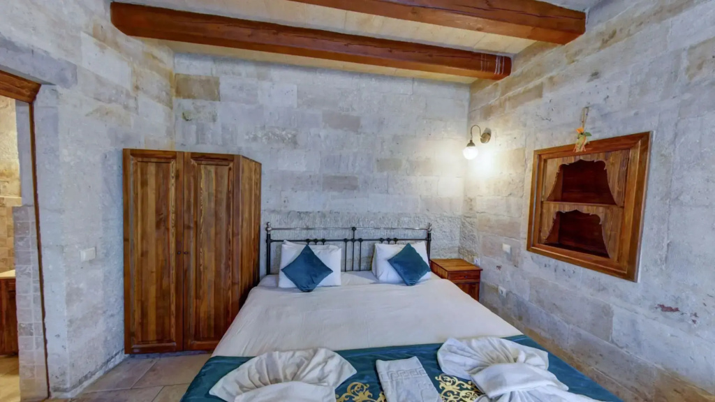 Elegance Cave Suites & Restaurant