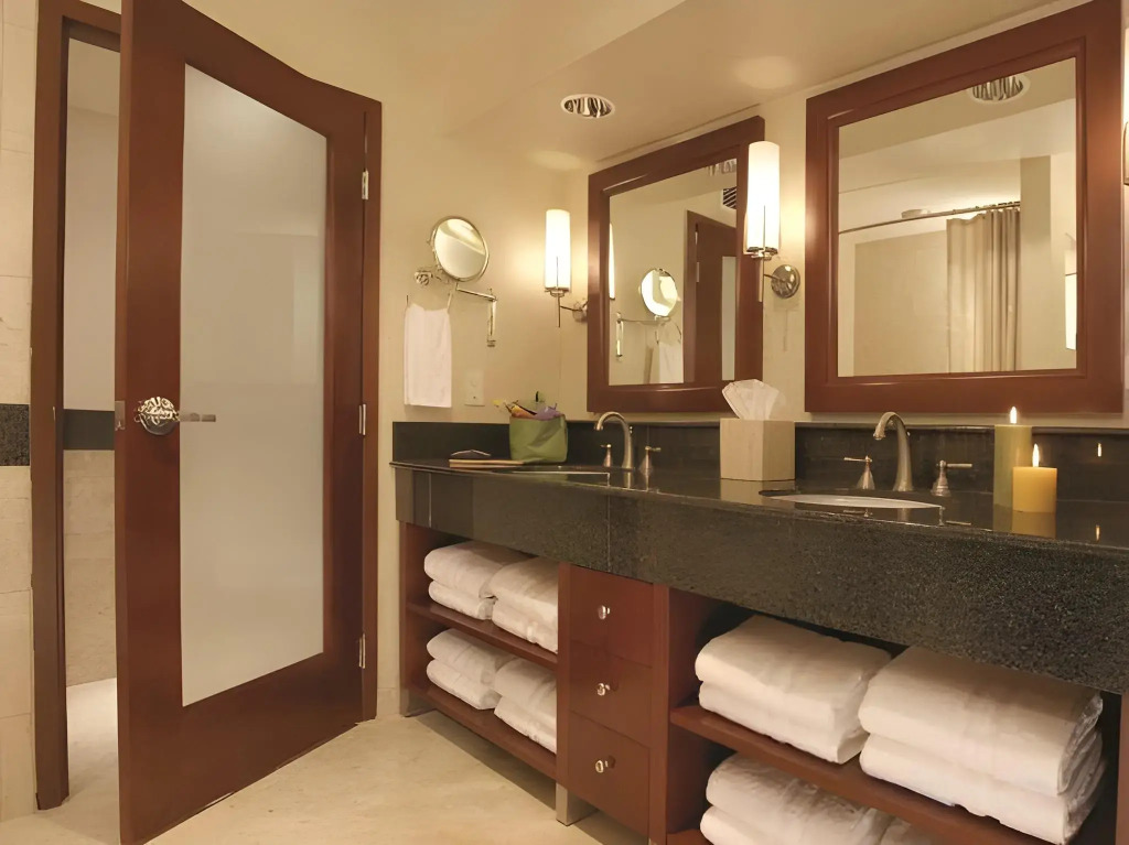 Monterey Bay Inn