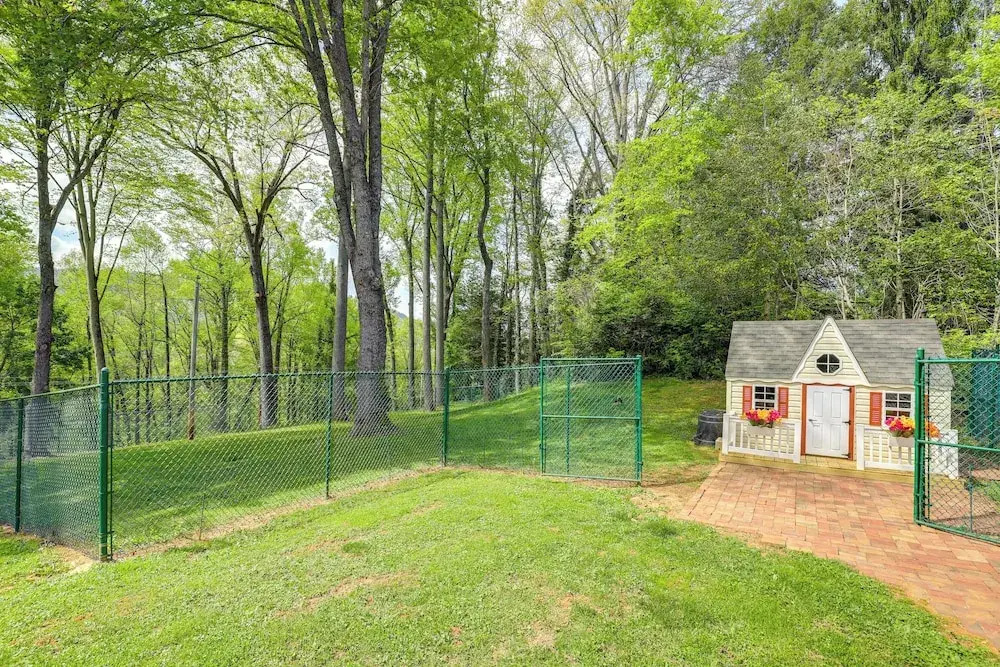 Inviting Waynesville Home Near Main St Shops