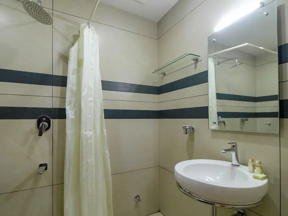 Capital O 29700 Le Moshe Inn