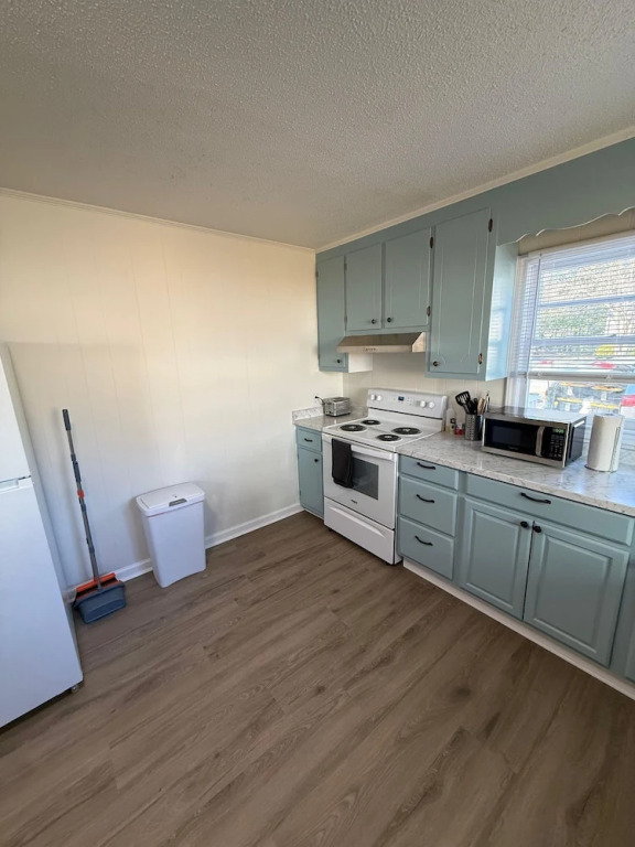 Newly Renovated 3 Bedroom House in Lakewood