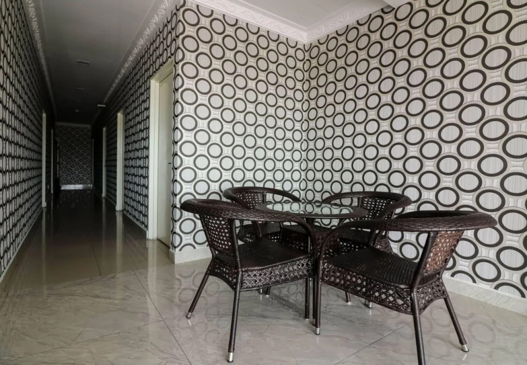Royale City Hotel