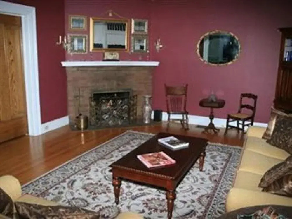 The Glens Falls Inn