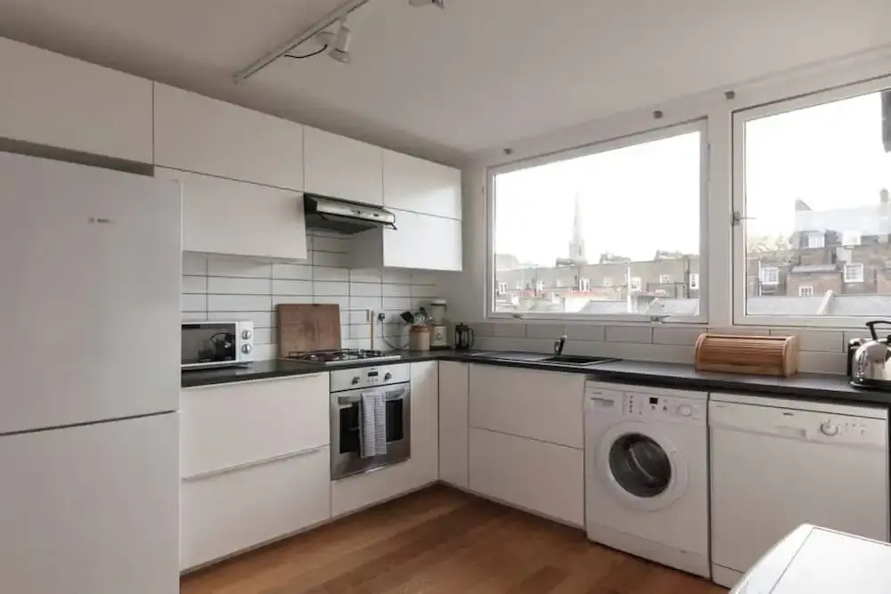 Unique Spacious Central 3 Bed with Rooftop Terrace