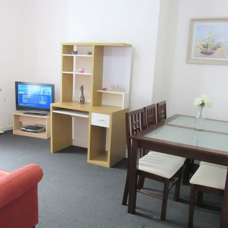 Spacious Flat Fenham
