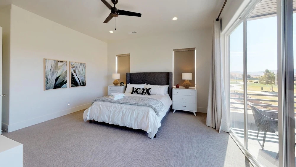 10 At Bloomington Country Club 3 Bedroom Condo by Redawning