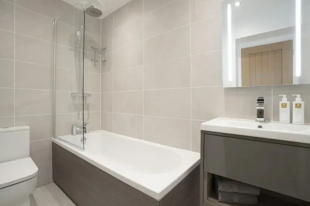 Ferndale s Hideaway - 1 Bedroom Spacious Apartment - Central Ambleside - Parking