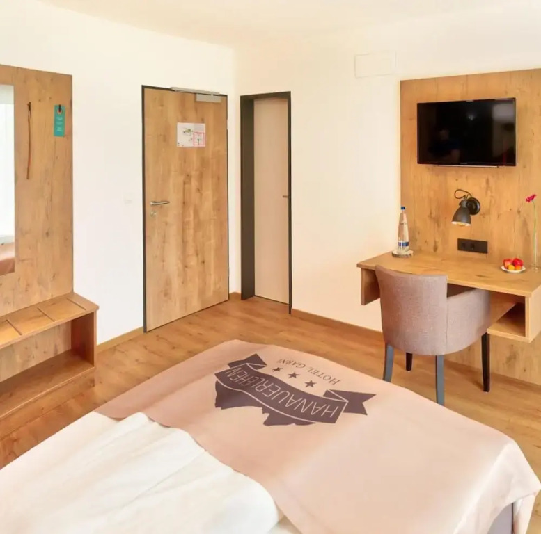 Hotel Hanauerlehen - ruhige & zentrale Top-Lage - mit Schwimmbad, Sauna, Parkplätze & Café - bayerischer Familienbetrieb