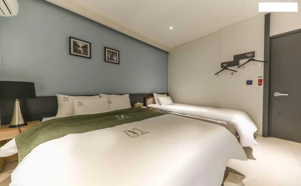 Yellow Hotel