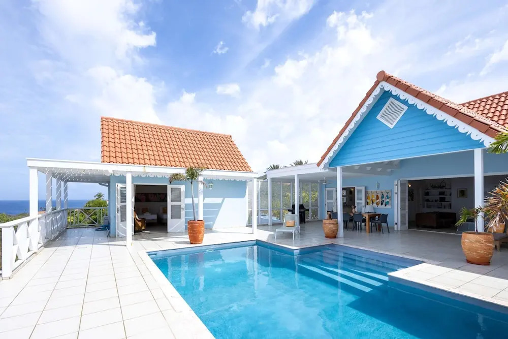 Ocean Whisper Villa in Sint Willibrordus