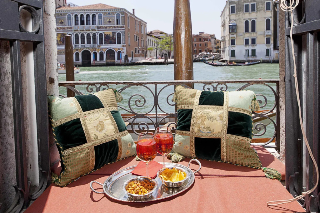 Palazzetto Pisani Grand Canal