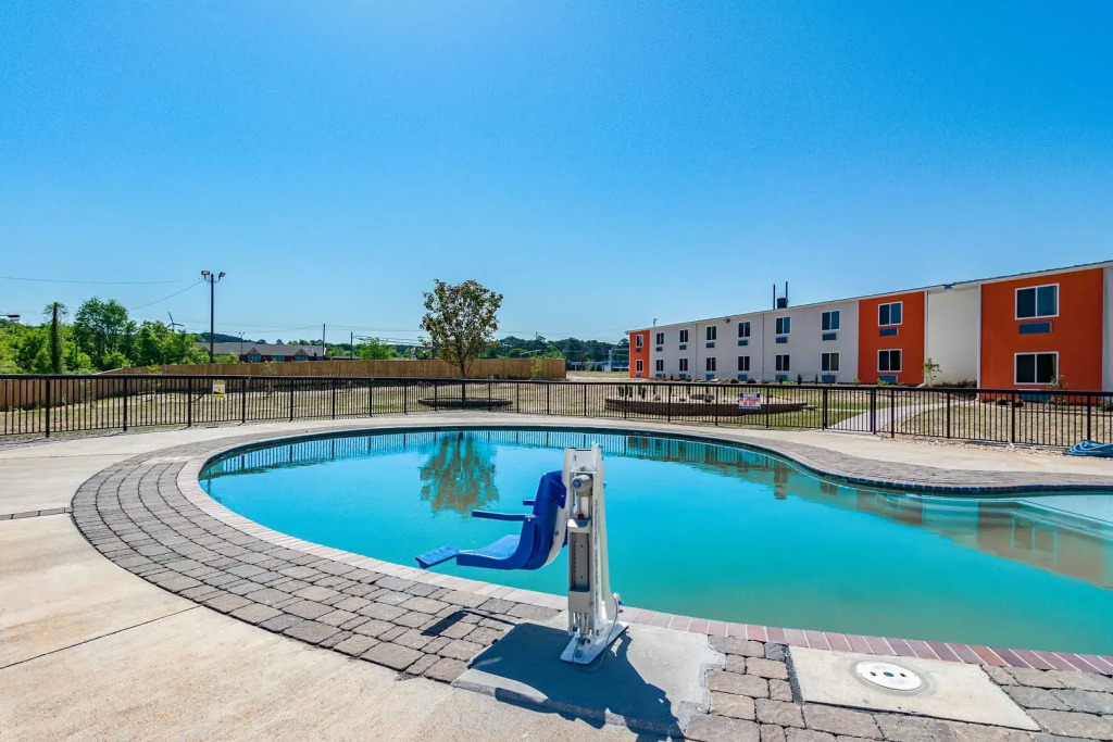 Motel 6 Cartersville - White GA