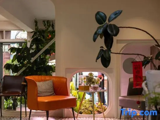 Meiduo Boutique Homestay (Weishan Ancient City Snack Street)