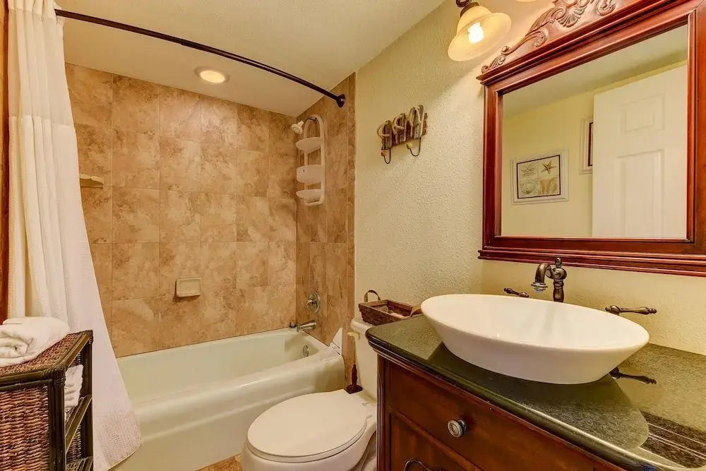 Hawaiian Inn 238 by Distinctive Beach Rentals