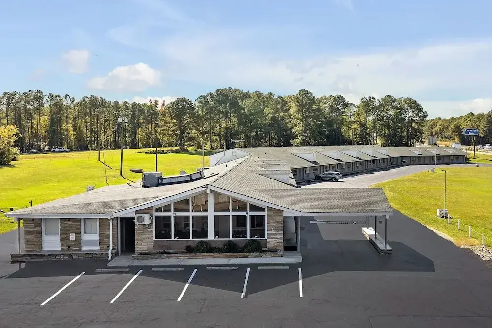 TRAVELERS INN