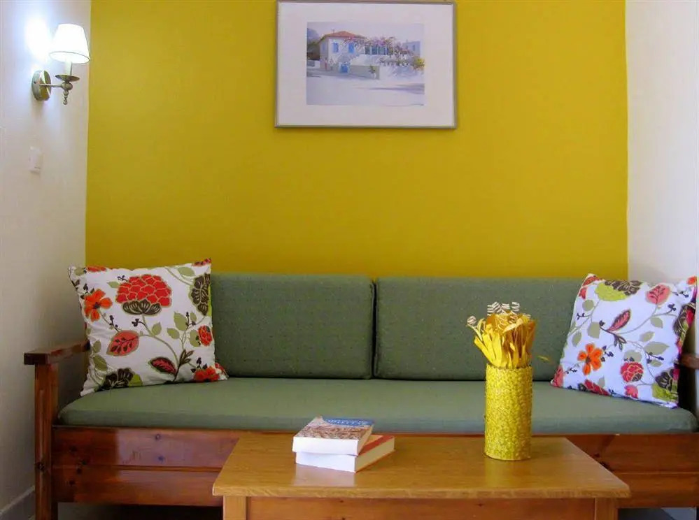 Cathrin Apartments & Studios