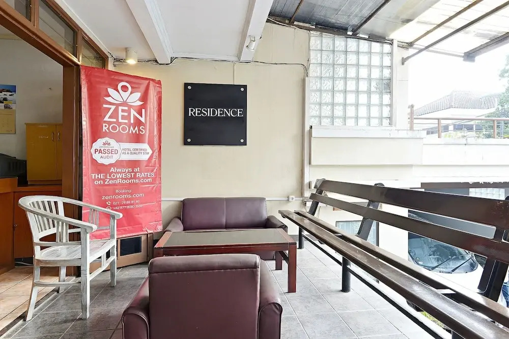 ZEN Rooms Basic Surya Sumantri Pasteur