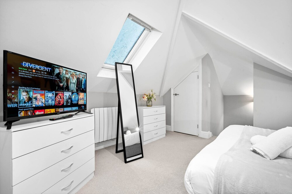 Grand 5 Bedrooms and 3 Bath Birmingham Home