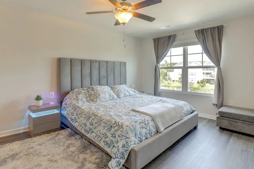 Modern Escape 2 Mi to Surfside Beach Fishing Pier