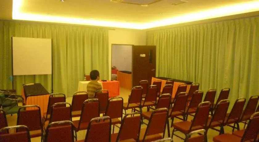 G Six Hotel