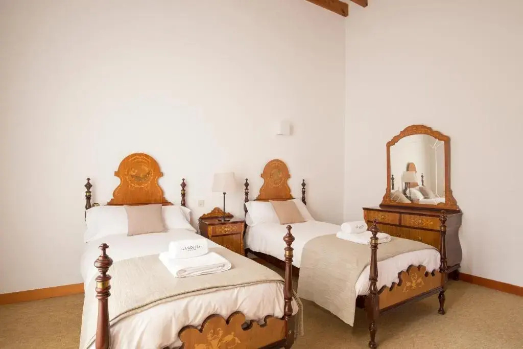 4 Cantons - La Goleta Villas