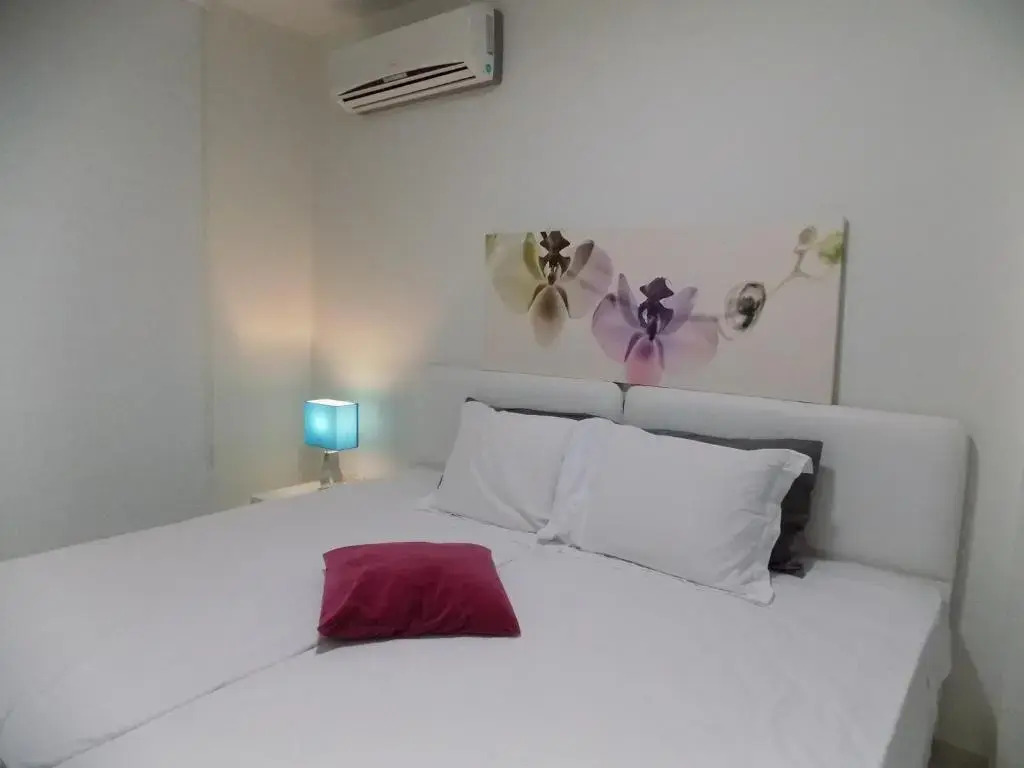 2b Boutique Seafront Apartment Olympic Beach