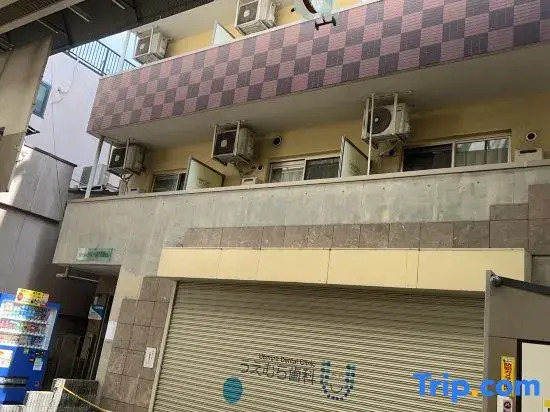 Osaka Kansai Airport 2 mins Tengachaya Station/2 stops from Namba. USJ about 25 mins.Twin beds.
