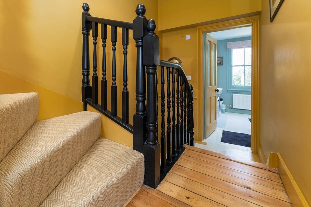 Host Stay Grove Townhouse